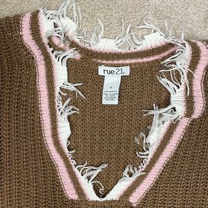 Long sleeve cropped sweater, size Small in Woman’s. 100% acrylic.